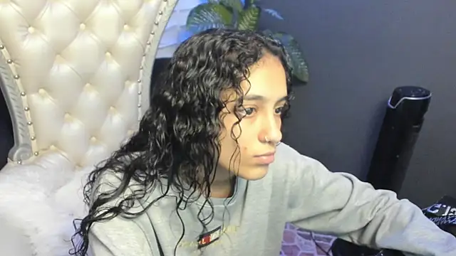 Layla 707 online show from September 2025 11:50:01 PM