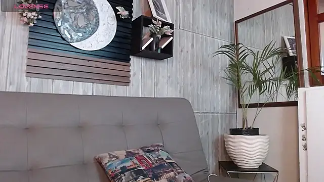 Layla 707 online show from November 2025 10:13:02 PM