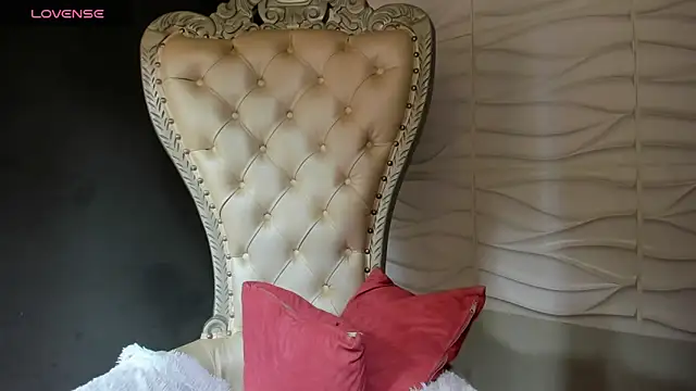 Layla 707 online show from April 2026 08:01:02 PM