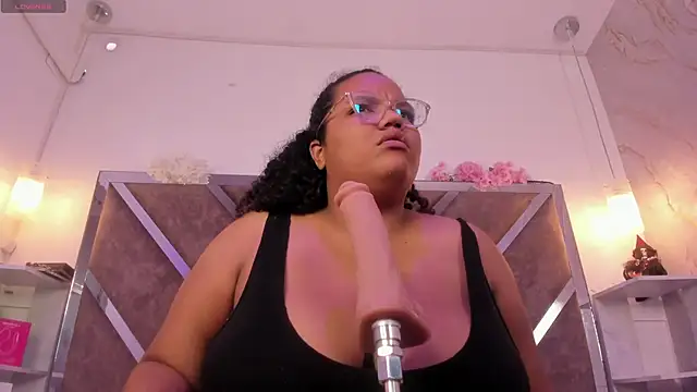 MhiaRey online show from November 2025 01:44:02 PM