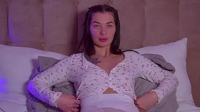 AlexandraBloom online show from February 2025 02:32:02 AM