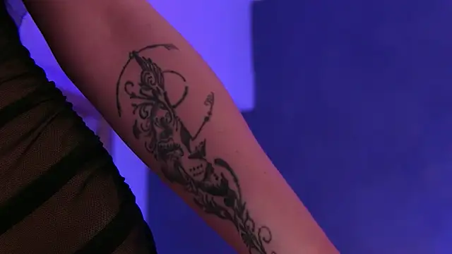 Snapshot of IvyRaven chatting on November 2025 07:36:02 PM IvyRaven online show from November 2025 07:36:02 PM