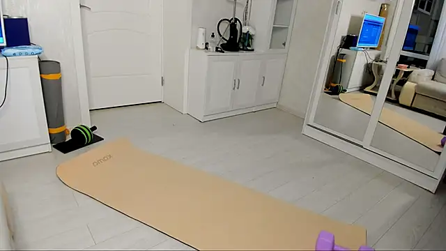 Snapshot of Pawsitive_Panther chatting on December 2024 02:27:01 PM Pawsitive Panther online show from December 2024 02:27:01 PM