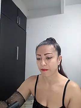 Snapshot of Venus-Wood chatting on February 2026 03:28:01 PM Venus-Wood online show from February 2026 03:28:01 PM