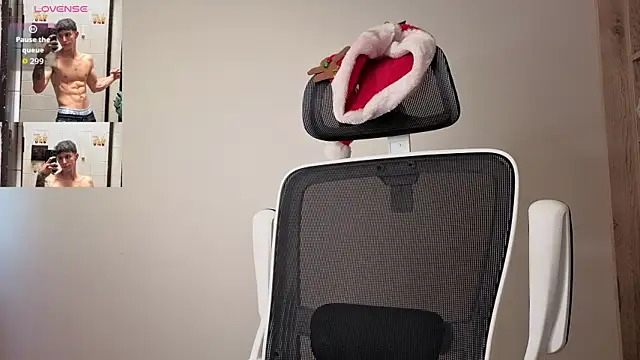 Snapshot of Cristopher23_ chatting on December 2025 01:17:04 PM Cristopher23 online show from December 2025 01:17:04 PM