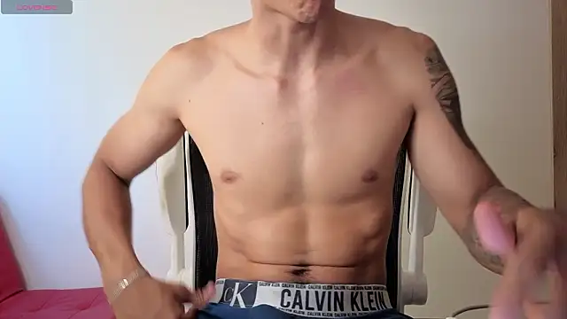 Cristopher23  online show from February 2026 08:09:02 PM