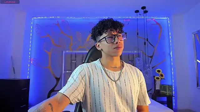 AkazaBoy  online show from January 2025 04:19:01 AM