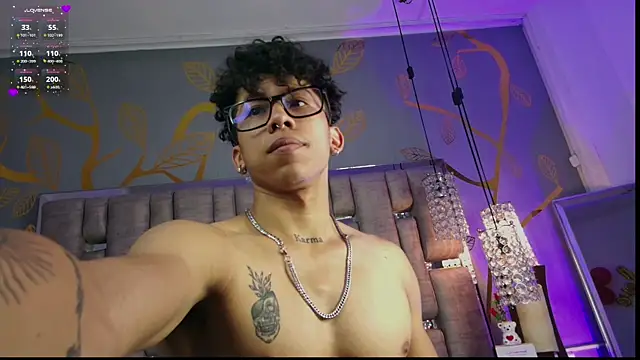 AkazaBoy  online show from February 2025 05:35:01 AM