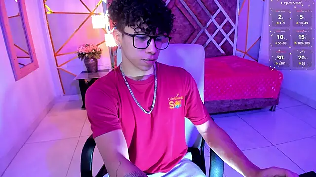 AkazaBoy  online show from March 2025 04:17:02 AM