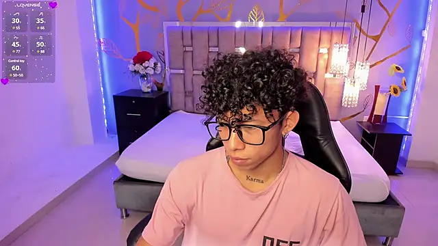 AkazaBoy  online show from March 2025 04:28:02 AM