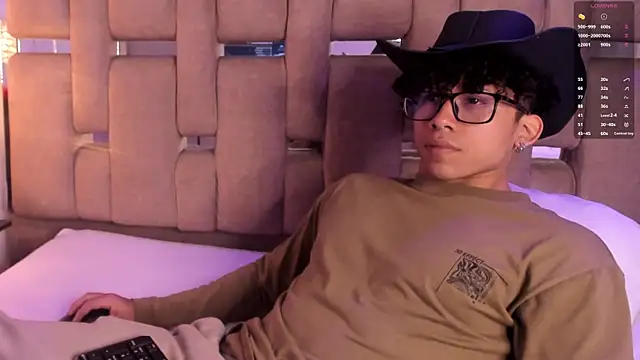 AkazaBoy  online show from November 2025 04:39:02 AM