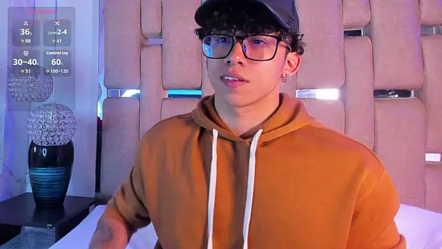 AkazaBoy  online show from November 2025 04:44:02 AM