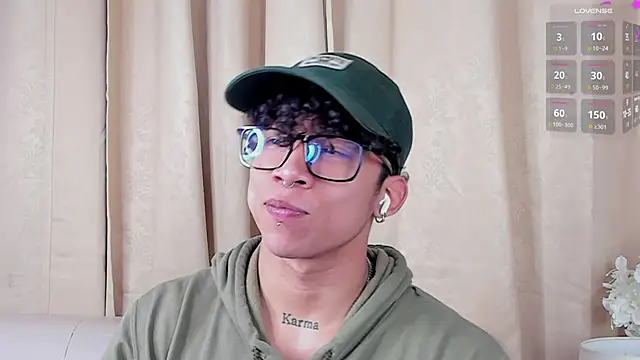 AkazaBoy  online show from March 2026 04:36:02 AM