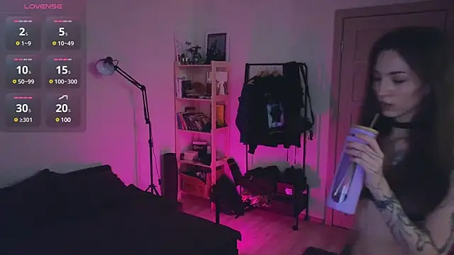 Snapshot of Space_X_Roxy_ chatting on December 2024 06:22:02 PM Space X Roxy  online show from December 2024 06:22:02 PM