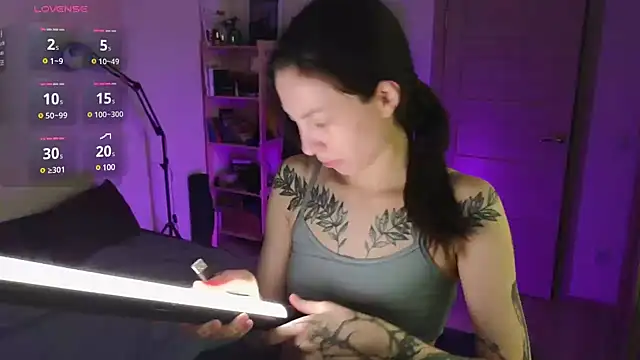 Snapshot of Space_X_Roxy_ chatting on January 2025 07:53:01 PM Space X Roxy  online show from January 2025 07:53:01 PM