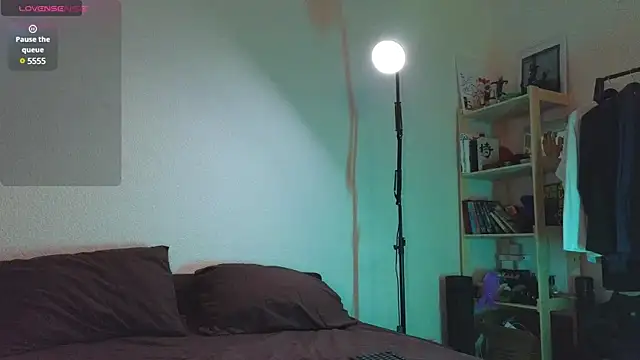 Snapshot of Space_X_Roxy_ chatting on February 2025 05:43:01 PM Space X Roxy  online show from February 2025 05:43:01 PM