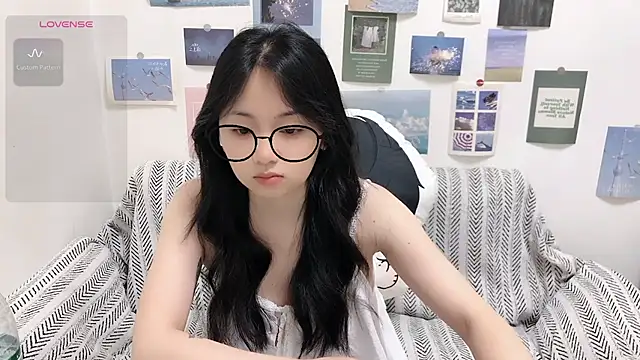 Snapshot of LiLiYbaby chatting on June 2026 06:51:01 AM LiLiYbaby online show from June 2026 06:51:01 AM