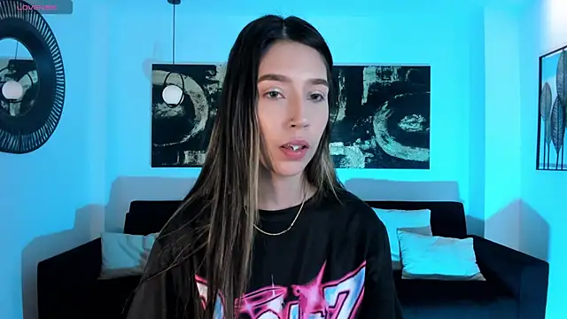 Snapshot of TaraLawrence chatting on September 2025 03:43:01 AM TaraLawrence online show from September 2025 03:43:01 AM