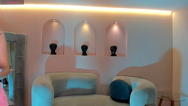 Snapshot of TaraLawrence chatting on October 2025 03:31:02 AM TaraLawrence online show from October 2025 03:31:02 AM