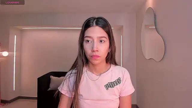 Snapshot of TaraLawrence chatting on November 2025 06:22:01 AM TaraLawrence online show from November 2025 06:22:01 AM