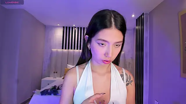 Snapshot of TaraLawrence chatting on December 2025 02:50:02 AM TaraLawrence online show from December 2025 02:50:02 AM