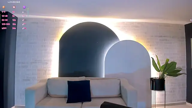 Snapshot of TaraLawrence chatting on February 2026 04:27:01 AM TaraLawrence online show from February 2026 04:27:01 AM