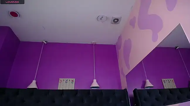 Snapshot of WenndyWild chatting on December 2024 08:48:02 AM WenndyWild online show from December 2024 08:48:02 AM