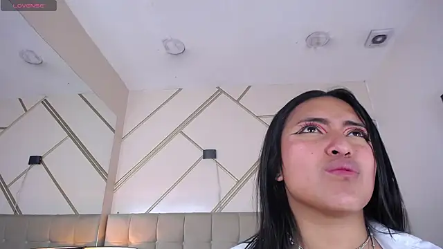 Snapshot of WenndyWild chatting on January 2025 10:23:02 AM WenndyWild online show from January 2025 10:23:02 AM