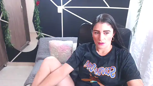 Snapshot of LUCY_LI chatting on January 2025 06:25:01 PM LUCY LI online show from January 2025 06:25:01 PM