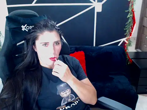 Snapshot of LUCY_LI chatting on November 2025 06:01:02 PM LUCY LI online show from November 2025 06:01:02 PM