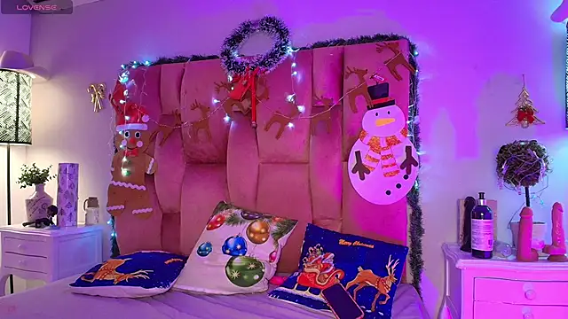 Snapshot of SweetBonniie chatting on November 2025 11:43:02 AM SweetBonniie online show from November 2025 11:43:02 AM