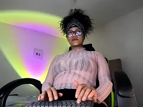 Snapshot of Ale_xandra chatting on October 2025 03:36:02 AM Ale xandra online show from October 2025 03:36:02 AM