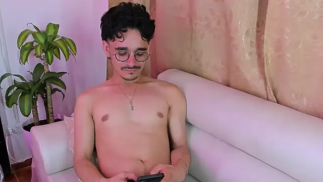 Snapshot of Hugo_Coopers chatting on January 2025 10:40:02 AM Hugo Coopers online show from January 2025 10:40:02 AM