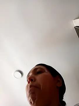 KimPielCanela online show from November 2025 03:19:02 PM