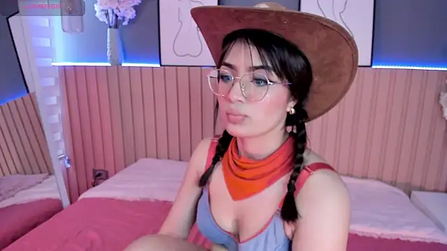 Snapshot of Megan_mooree_ chatting on February 2025 03:08:01 PM Megan mooree online show from February 2025 03:08:01 PM