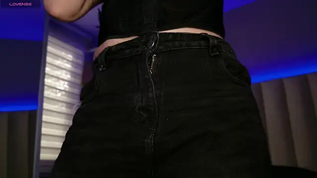 Snapshot of Megan_mooree_ chatting on November 2025 12:05:01 PM Megan mooree online show from November 2025 12:05:01 PM