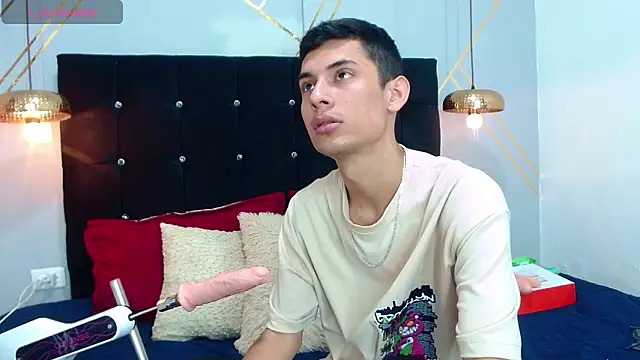 Snapshot of Oliver_king_sex chatting on January 2025 05:02:02 PM Oliver king sex online show from January 2025 05:02:02 PM