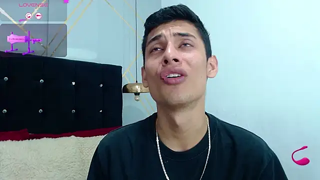 Snapshot of Oliver_king_sex chatting on February 2025 03:41:02 PM Oliver king sex online show from February 2025 03:41:02 PM