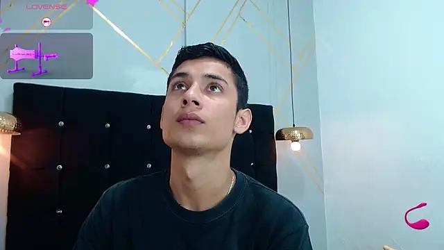 Snapshot of Oliver_king_sex chatting on February 2025 06:46:01 PM Oliver king sex online show from February 2025 06:46:01 PM