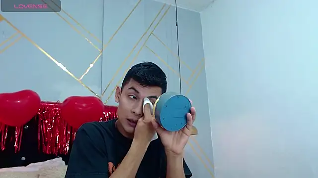 Snapshot of Oliver_king_sex chatting on February 2025 05:31:02 PM Oliver king sex online show from February 2025 05:31:02 PM