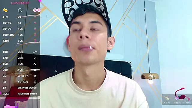 Snapshot of Oliver_king_sex chatting on March 2025 05:24:02 PM Oliver king sex online show from March 2025 05:24:02 PM