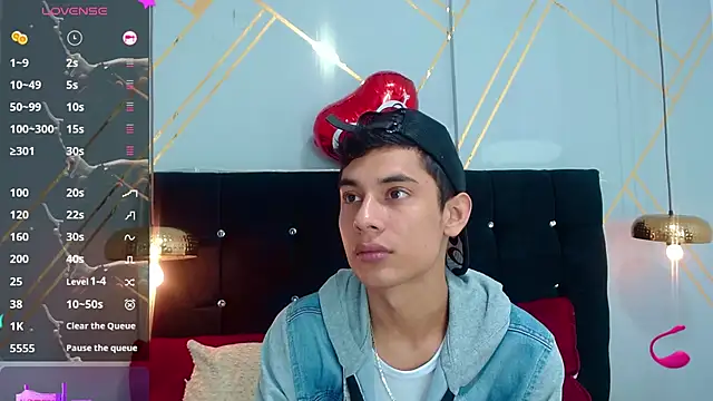 Snapshot of Oliver_king_sex chatting on March 2025 05:39:02 PM Oliver king sex online show from March 2025 05:39:02 PM