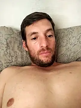 Snapshot of Robert83uy chatting on December 2024 06:13:01 PM Robert83uy online show from December 2024 06:13:01 PM