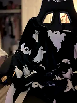 Snapshot of foxy_ana13 chatting on September 2025 04:03:01 AM foxy ana13 online show from September 2025 04:03:01 AM