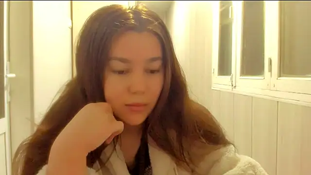 Snapshot of LunaXmii chatting on December 2025 01:11:01 AM LunaXmii online show from December 2025 01:11:01 AM