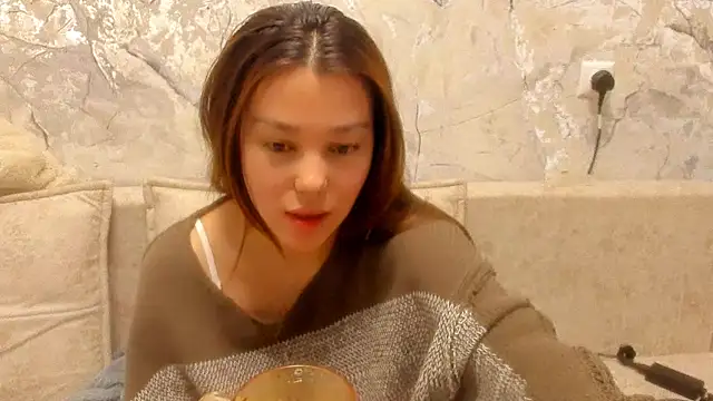 LunaXmii online show from April 2026 12:00:01 AM