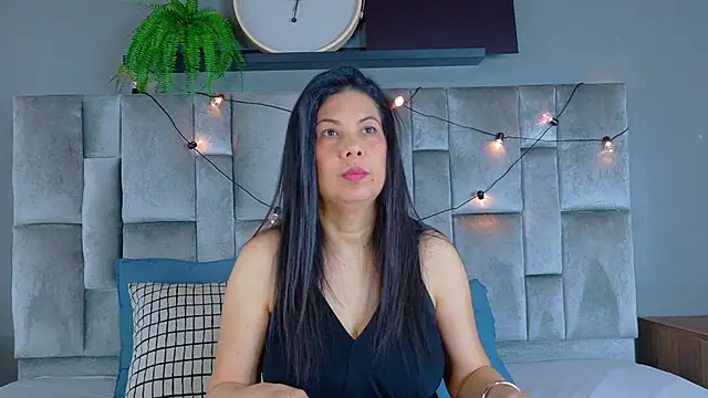 JaylaScott   online show from April 2026 11:40:02 AM