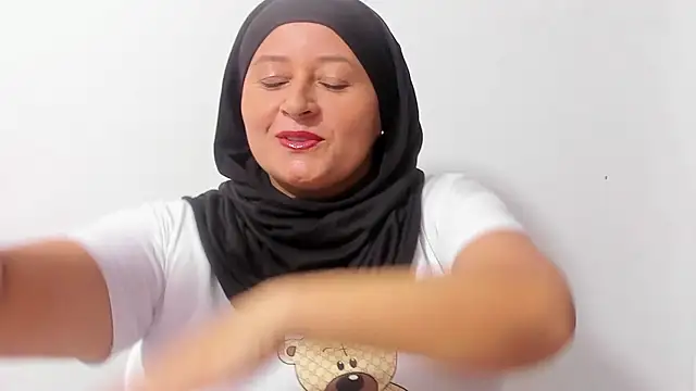 Snapshot of azahara_musli chatting on January 2026 10:12:02 PM azahara musli online show from January 2026 10:12:02 PM