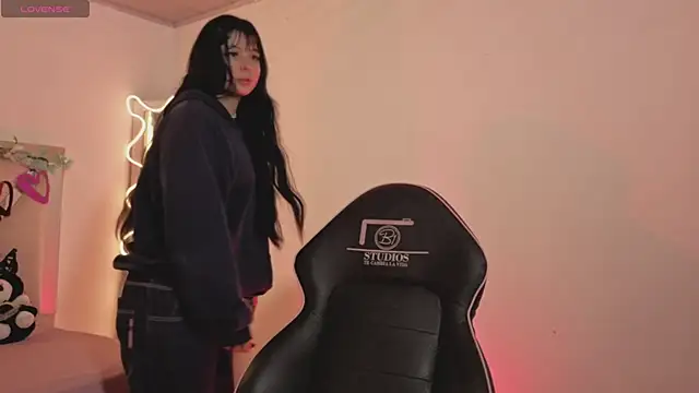 Snapshot of hina_tay chatting on December 2025 03:01:02 AM hina tay online show from December 2025 03:01:02 AM