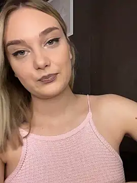 Snapshot of Alisa_Rise chatting on November 2025 03:25:02 PM Alisa Rise online show from November 2025 03:25:02 PM